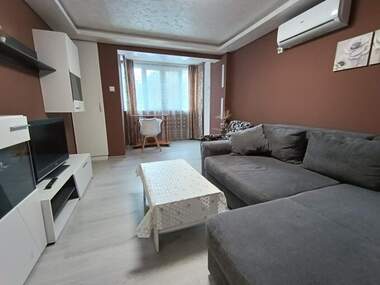 Închiriere - Apartament în Zornița,  Burgas