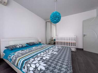 Închiriere - Apartament în Văzrajdane,  Burgas