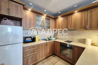 Închiriere - Apartament în HEI,  Varna