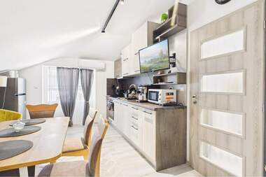 Продажа - Квартира в Боровец,  Търговище