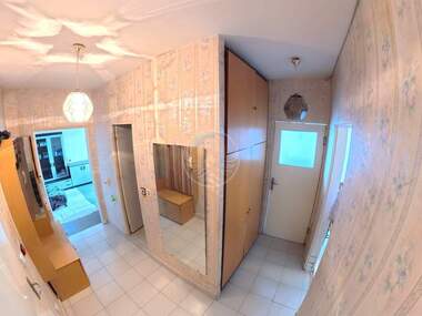 For sale - Apartment in Center,  Razgrad