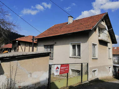 For sale - House in Govedarci,  Sofia Oblast
