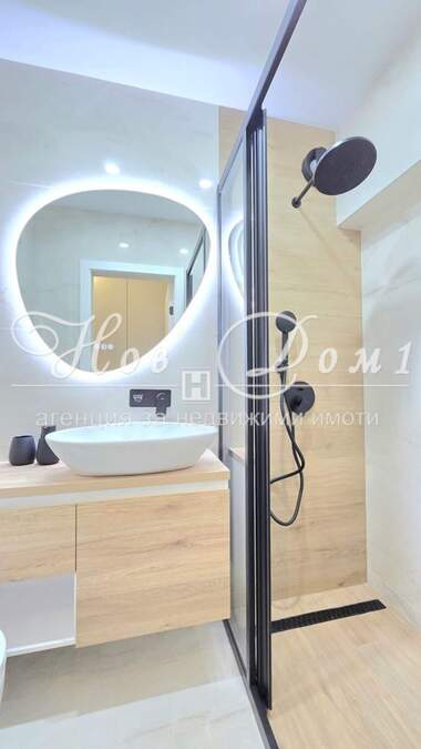 Vânzare - Apartament în Iztok,  Sofia