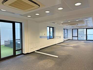 Kira - Ofis olarak Obshtinata,  Varna