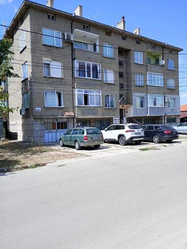 Продажба - Апартамент в Кубрат,  Разград