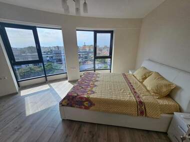 Închiriere - Apartament în Mladejki hălm,  Plovdiv