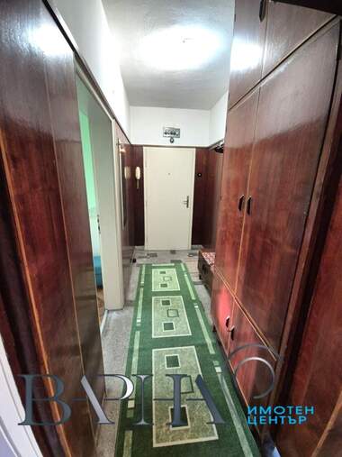 Închiriere - Apartament în Kolhozen pazar,  Varna