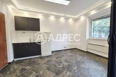 Ενοίκιο - Γραφείο σε Център,  Варна