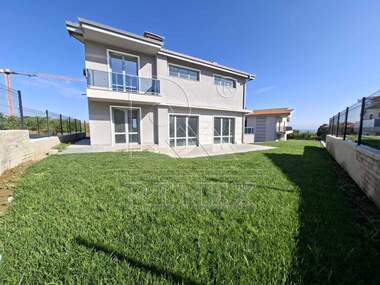 For sale - House in Belashtica,  Plovdiv