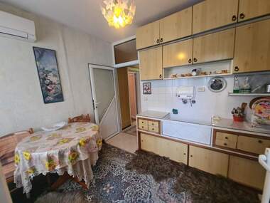 Vânzare - Apartament în Liuben Karavelov,  Haskovo