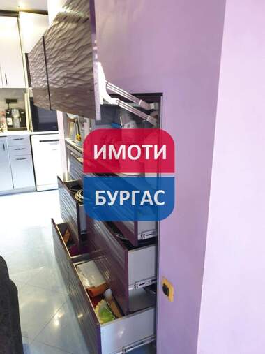 Продажа - Квартира в Изгрев,  Бургас