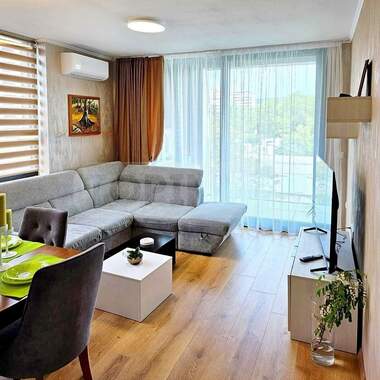 Închiriere - Apartament în Vinița,  Varna