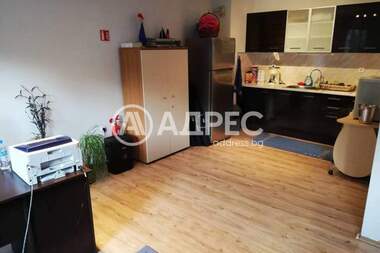 Ενοίκιο - Γραφείο σε Център,  София