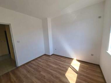 For rent - Apartment in Mladejki halm,  Haskovo