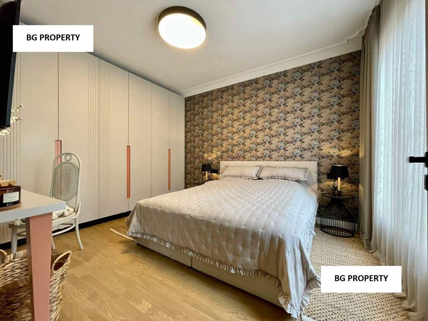 Тристаен Апартамент в Център, София – снимка 4