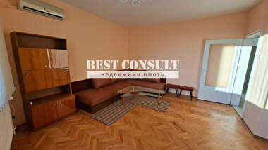 Închiriere - Apartament în Center,  Ruse
