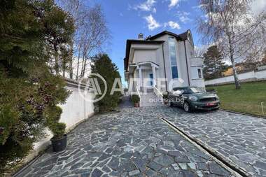 Închiriere - Casă în Simeonovo,  Sofia