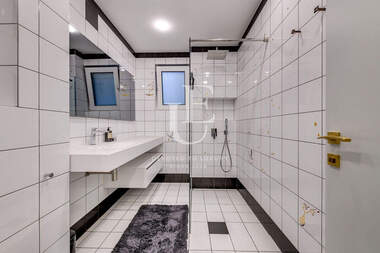 Închiriere - Apartament în Center,  Sofia