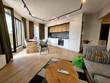 Închiriere - Apartament în Mladejki hălm,  Plovdiv