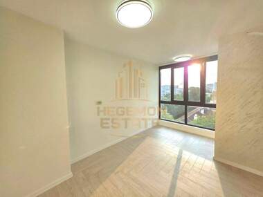 Vânzare - Apartament în Avtogara,  Varna