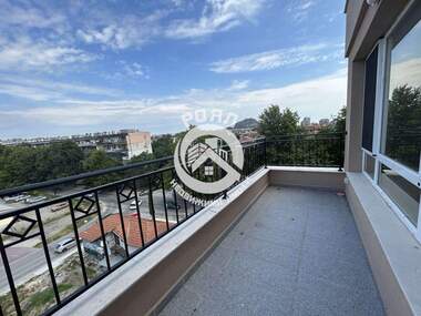 Închiriere - Apartament în Iujen,  Plovdiv