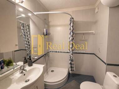 Închiriere - Apartament în Zona B-18,  Sofia