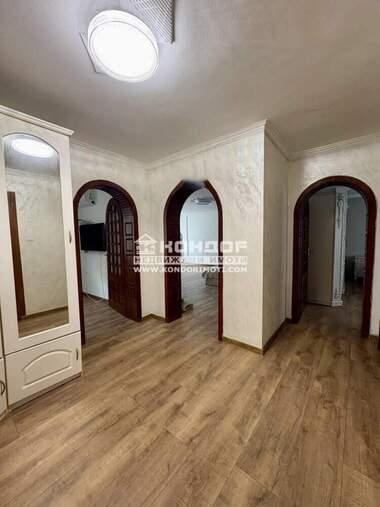 Наем - Апартамент в Център,  Пловдив