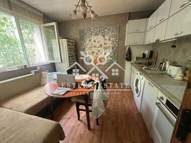 Verkauf - Etage von Haus in Woenno utschilishte,  Schumen