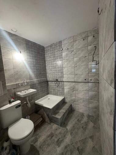 Vânzare - Magazin/Birou/Depozit/Salon de frumusețe în Bratia Miladinovi,  Burgas