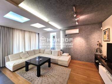Vânzare - Apartament în Kărșiaka,  Plovdiv