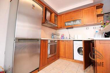 Închiriere - Apartament în Văzrajdane,  Burgas