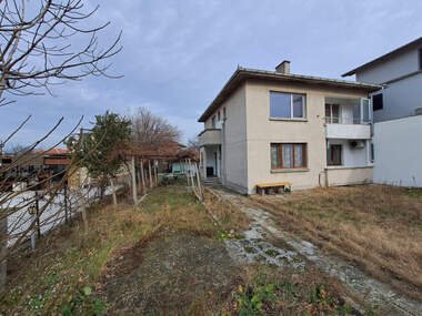 For sale - Floor of a house in Lozenec,  Iambol