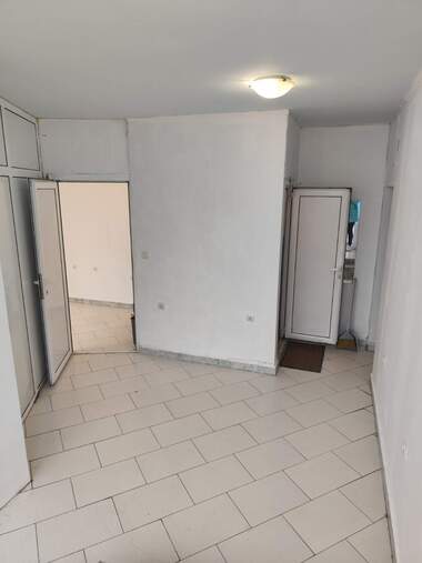 Miete - Büro/Laden/Schönheitssalon/Zahnarztbüro in Kameniza 2,  Plowdiw