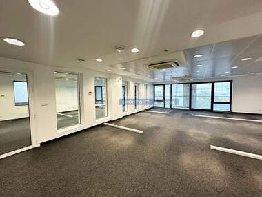 Kira - Ofis olarak Obshtinata,  Varna