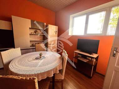 For rent - Floor of a house in Kolhozen pazar,  Varna