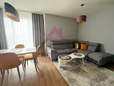 Închiriere - Apartament în Ceaîka,  Varna