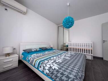 Închiriere - Apartament în Văzrajdane,  Burgas