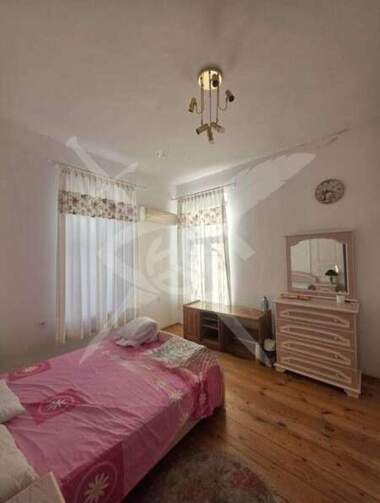 Închiriere - Etaj din casă în Center,  Plovdiv