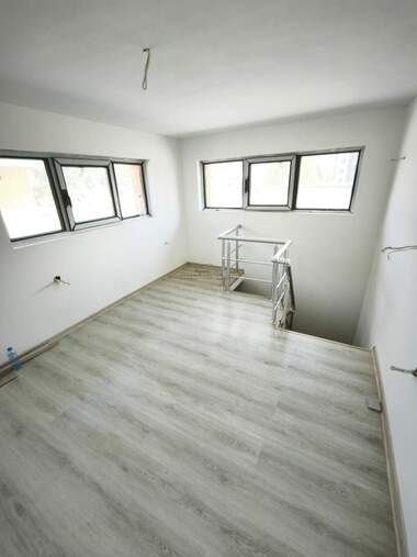 Vânzare - Apartament în Iztok,  Pernik