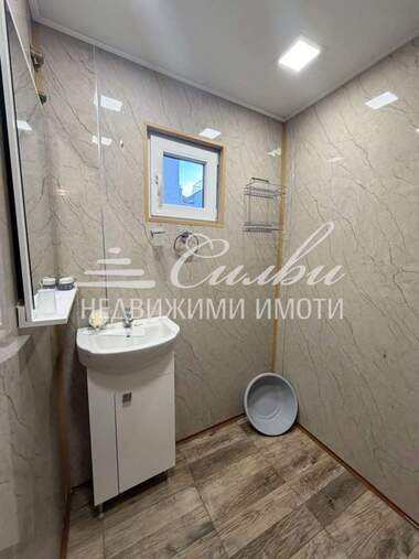 Продажба - Етаж от къща в Център,  Шумен