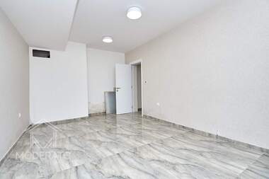 Vânzare - Salon de frumusețe/Birou/Magazin/Depozit/Cabinet de stomatologie în Țentăr,  Burgas
