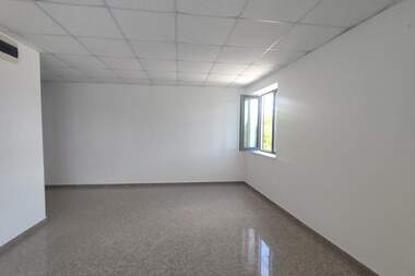 Продажа - Здание в Брезник,  Перник
