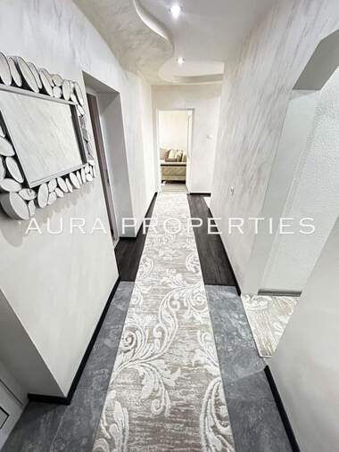 Închiriere - Apartament în Varoș,  Razgrad