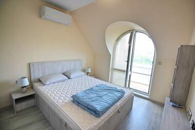 Închiriere - Apartament în Văzrajdane,  Burgas