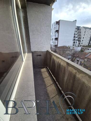 Închiriere - Apartament în Kolhozen pazar,  Varna