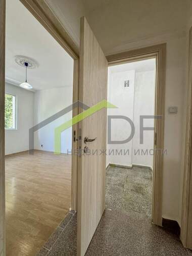Vânzare - Apartament în Mladost 2,  Varna
