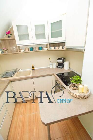Наем - Апартамент в Център,  Варна
