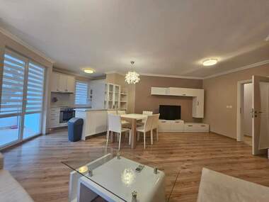 Miete - Wohnung in Mladejki halm,  Plowdiw