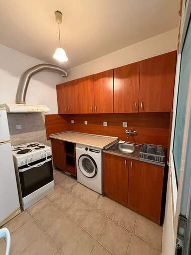 Închiriere - Apartament în Văzrajdane,  Burgas