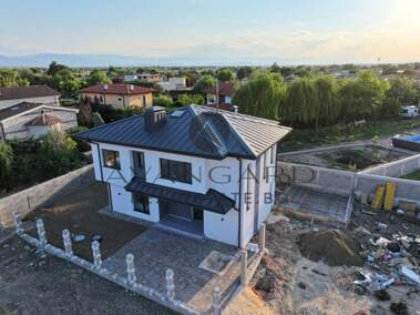 Продажба - Къща в Радиново,  Пловдив